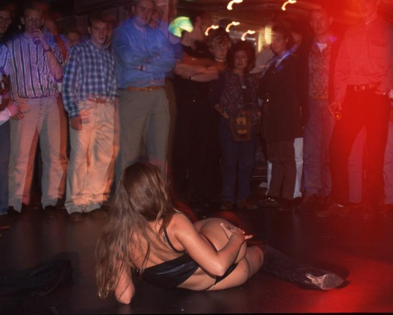 Striptease in der Bar